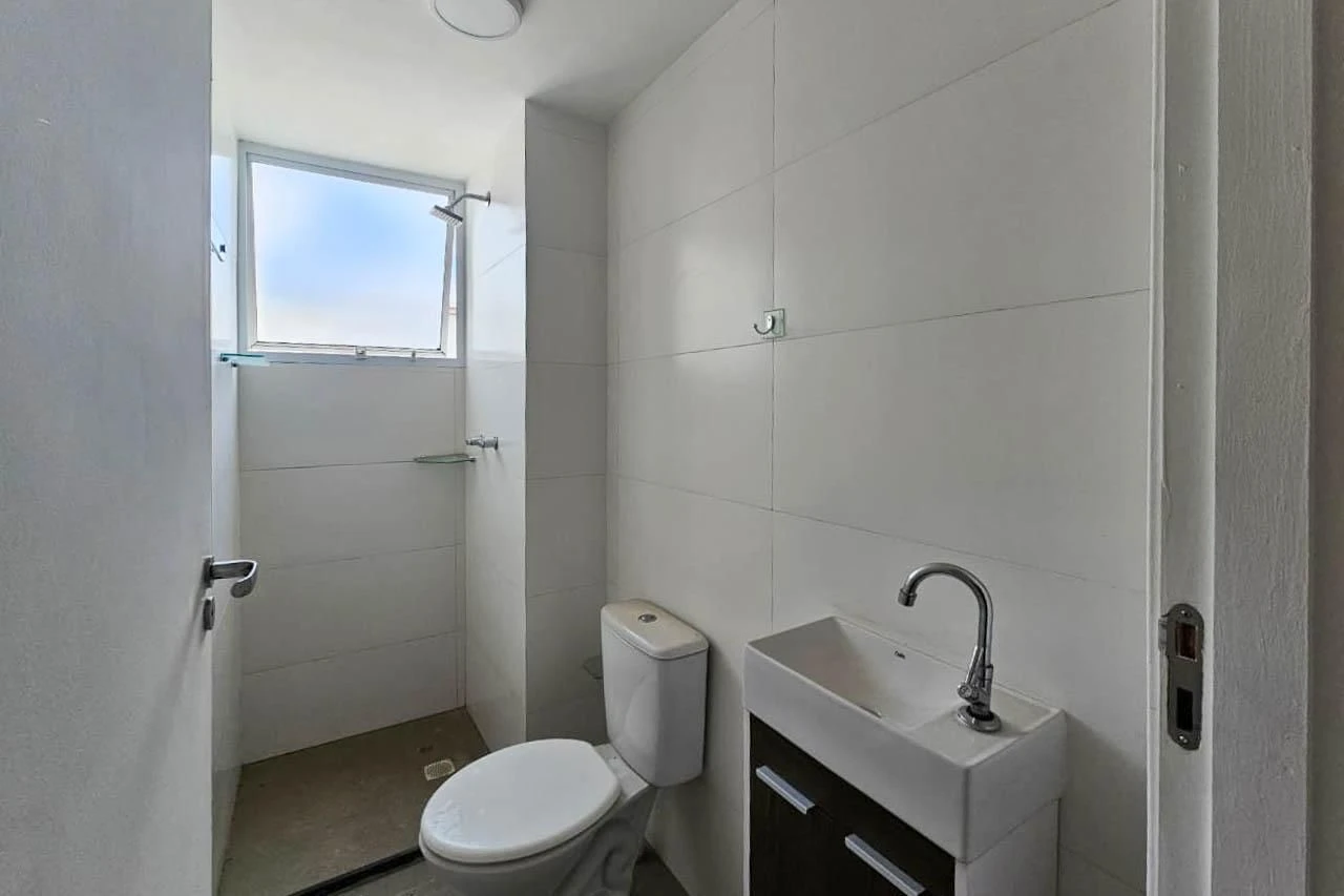 2-bedroom apartment in a building with a gym — photo 42