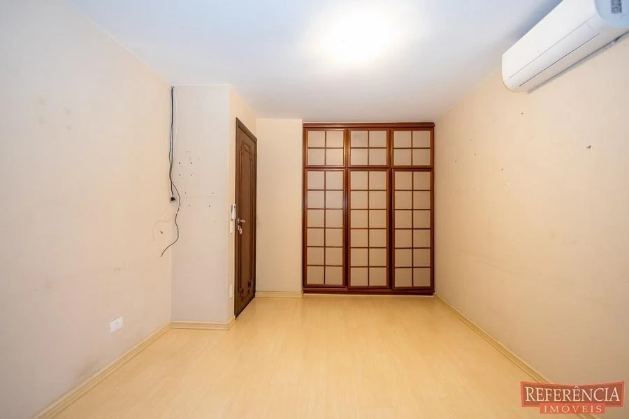 House, 550 m², with a walk-in closet — photo 47