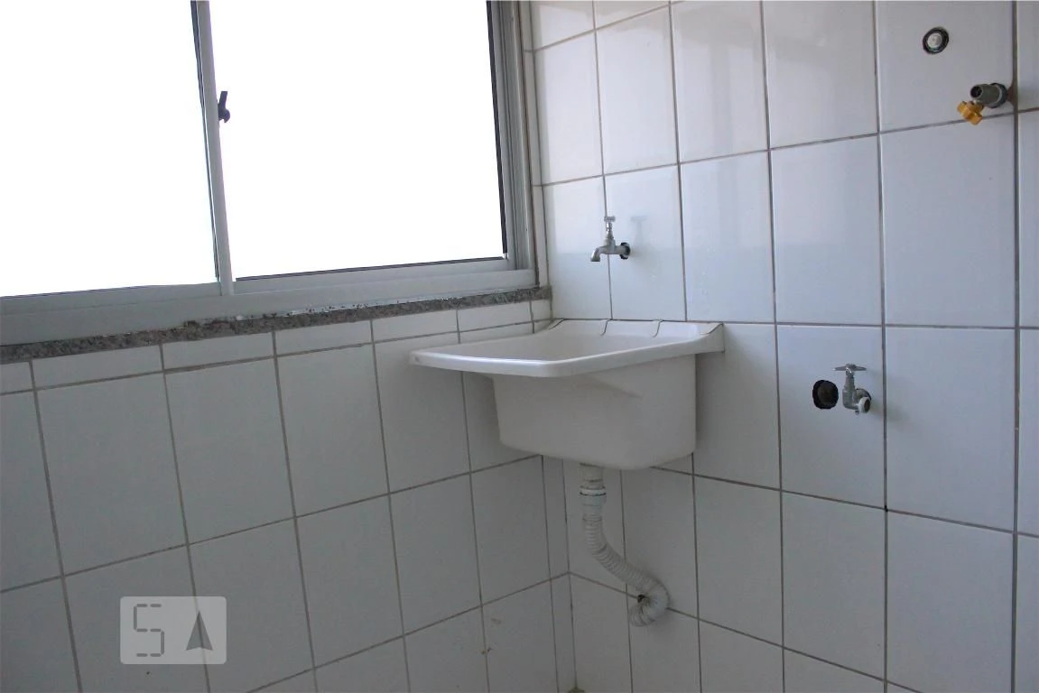 2-bedroom apartment with a balcony and shared pool — photo 13