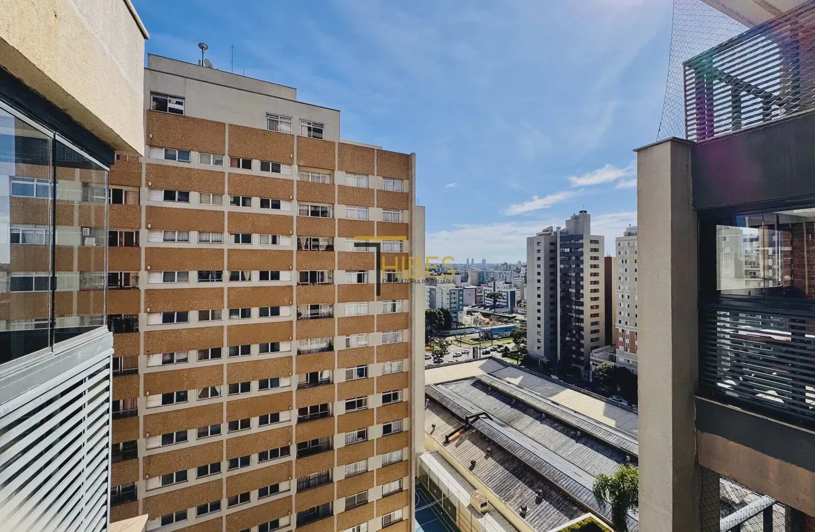 Apartamento de 1 dormitório com cozinha integrada e varanda — photo 21