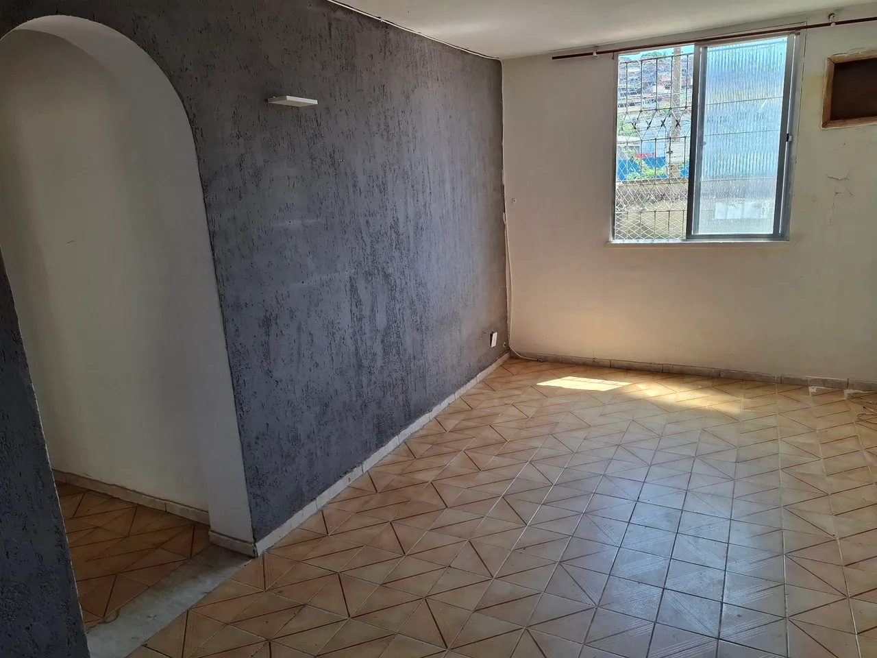 Unfurnished 2-bedroom apartment with 1 bathroom