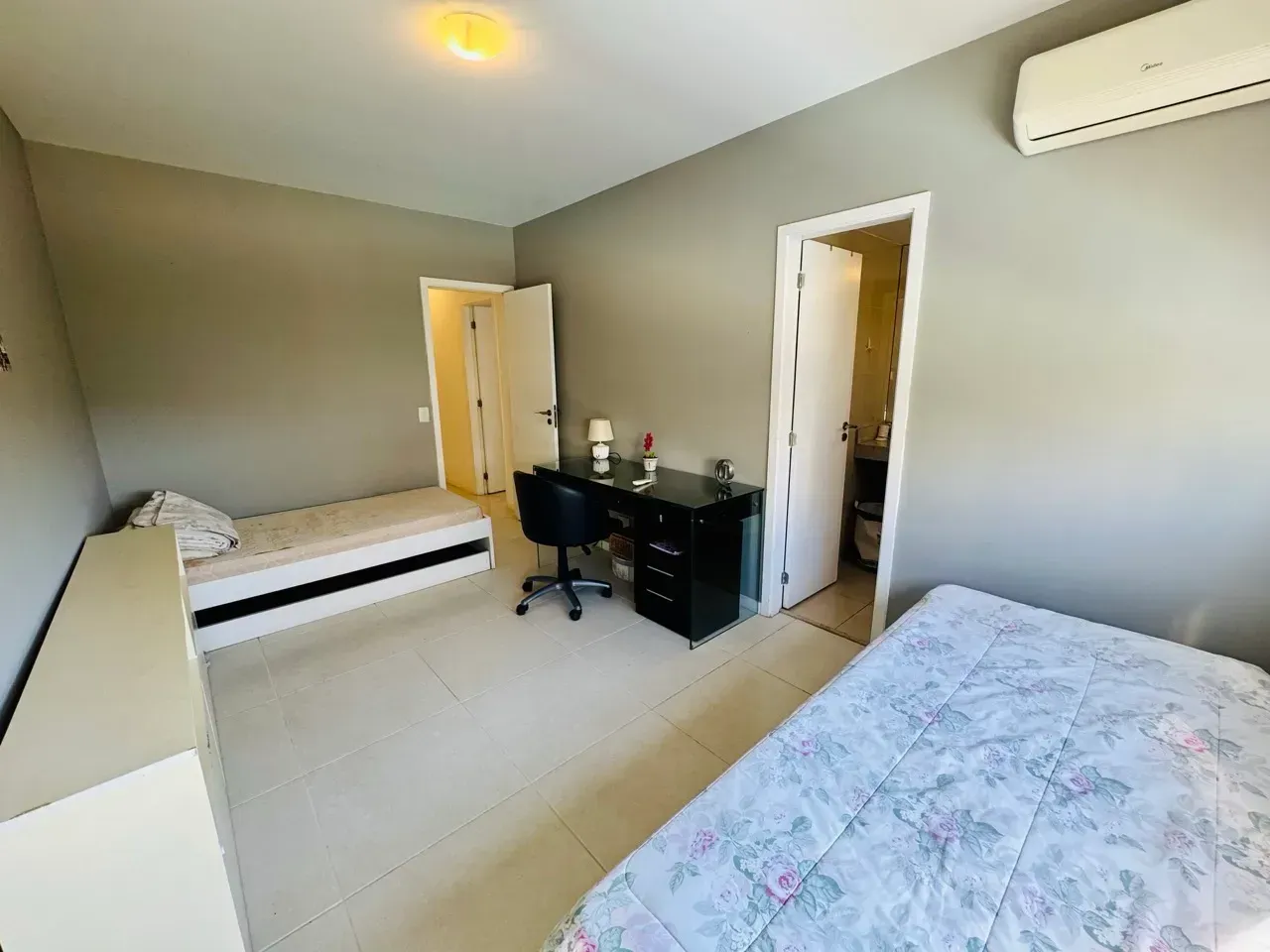 227 m² apartment with open-plan kitchen and balcony — photo 12