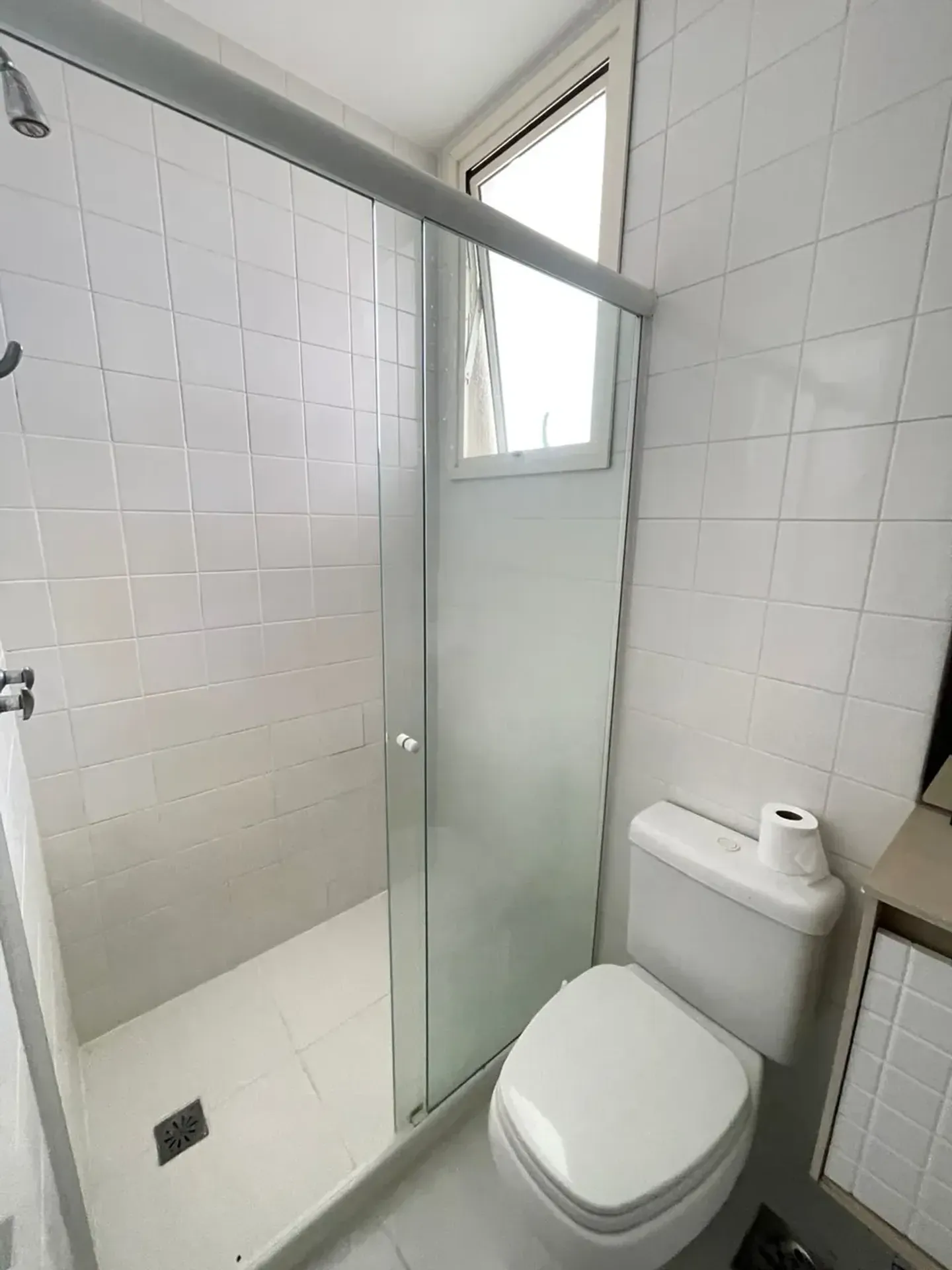 Furnished 3-bedroom apartment with glassed balcony — photo 39