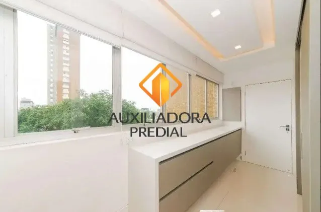2-bedroom apartment with living room and glassed balcony — photo 12