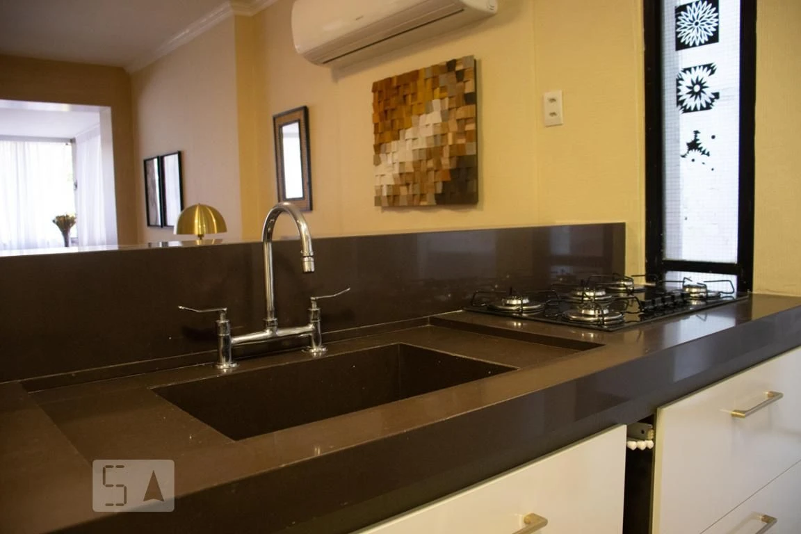 Furnished 2-bedroom apartment with enclosed glass balcony — photo 7