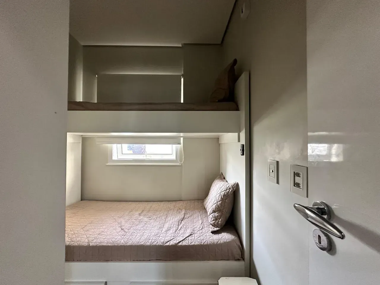 Furnished 4-bedroom apartment with 800 m² and 5 baths — photo 14