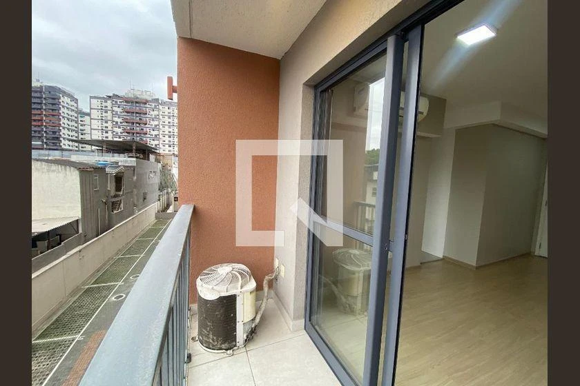 2-bedroom apartment in a building with a gym — photo 7