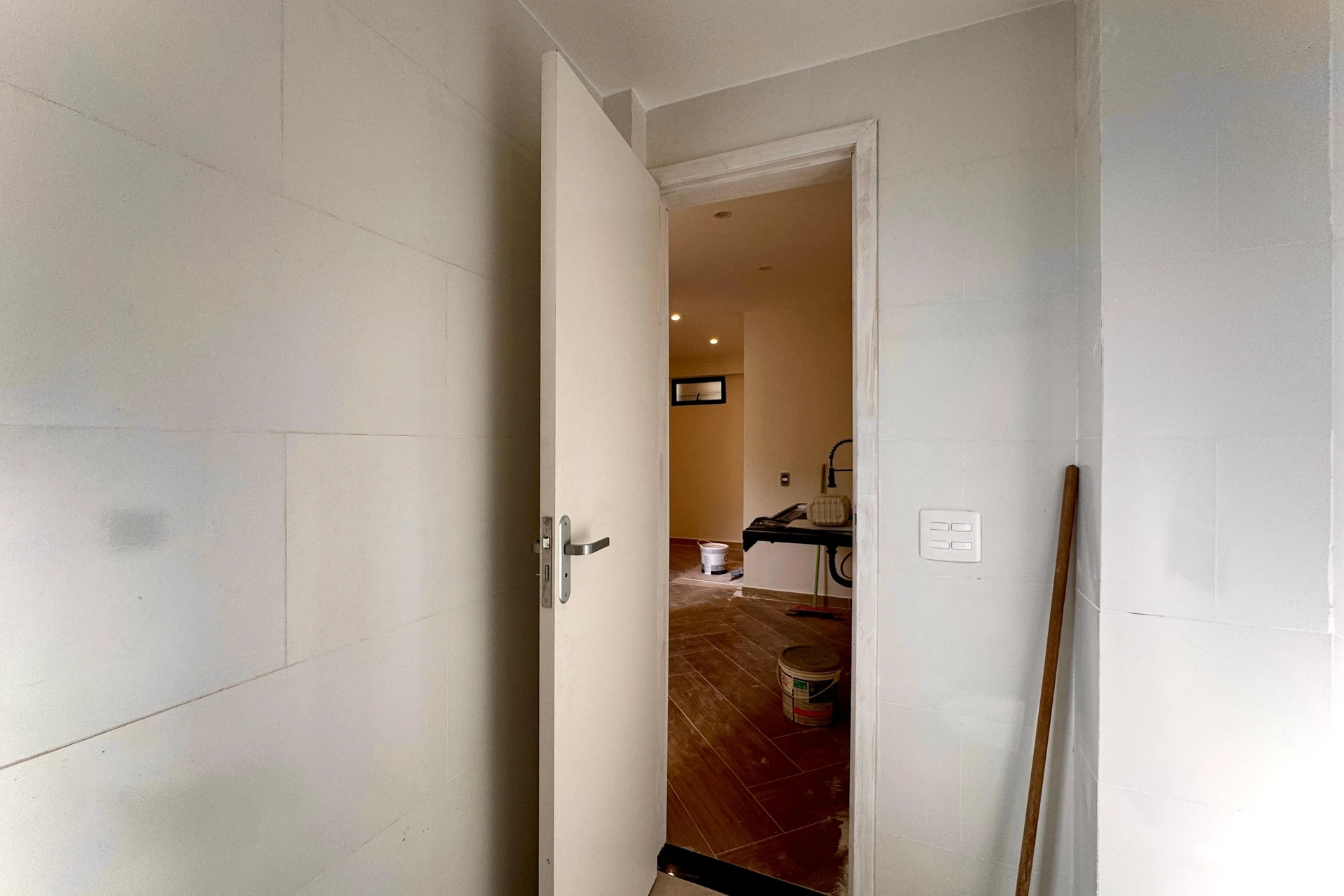 Apartamento de 1 dormitorio con cocina abierta y cocina a gas — photo 4