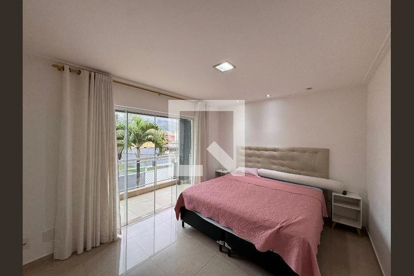 Casa em condomínio com 6 quartos e 6 banheiros — photo 32