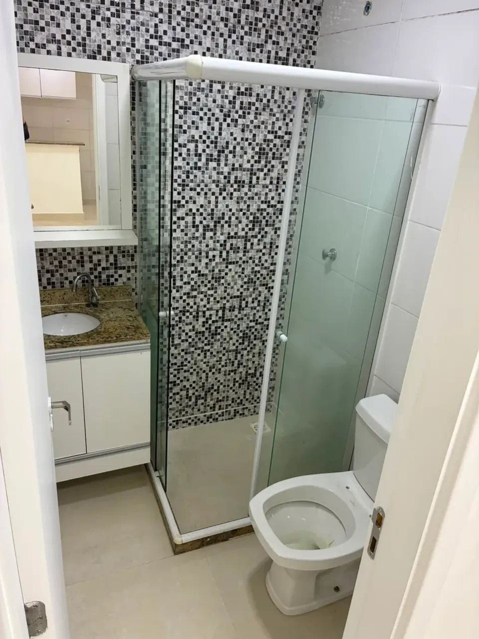 Apartamento de 1 quarto com mini-cozinha e box de vidro — photo 4