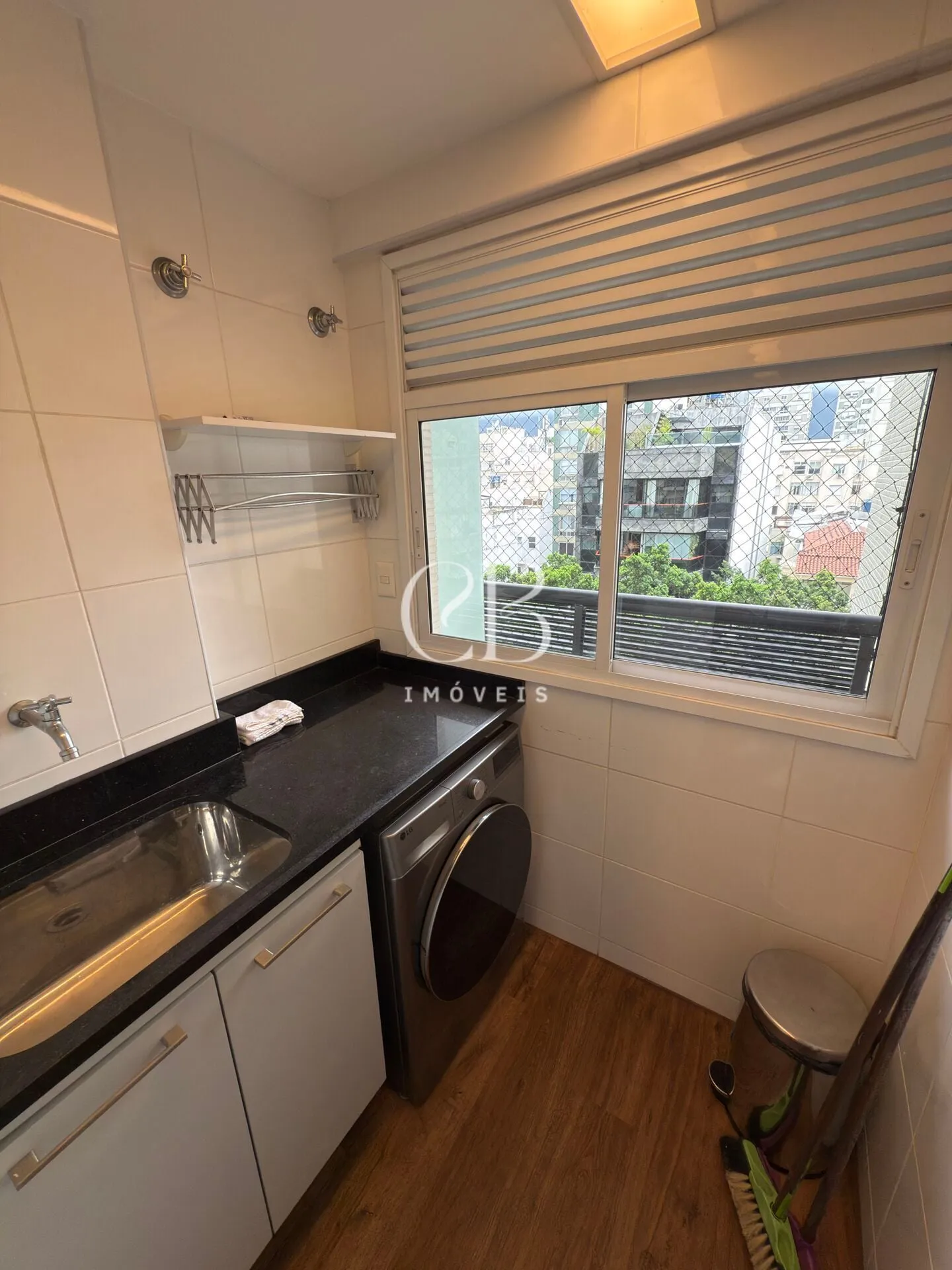 Furnished 2-bedroom apartment with en-suite bathrooms — photo 25