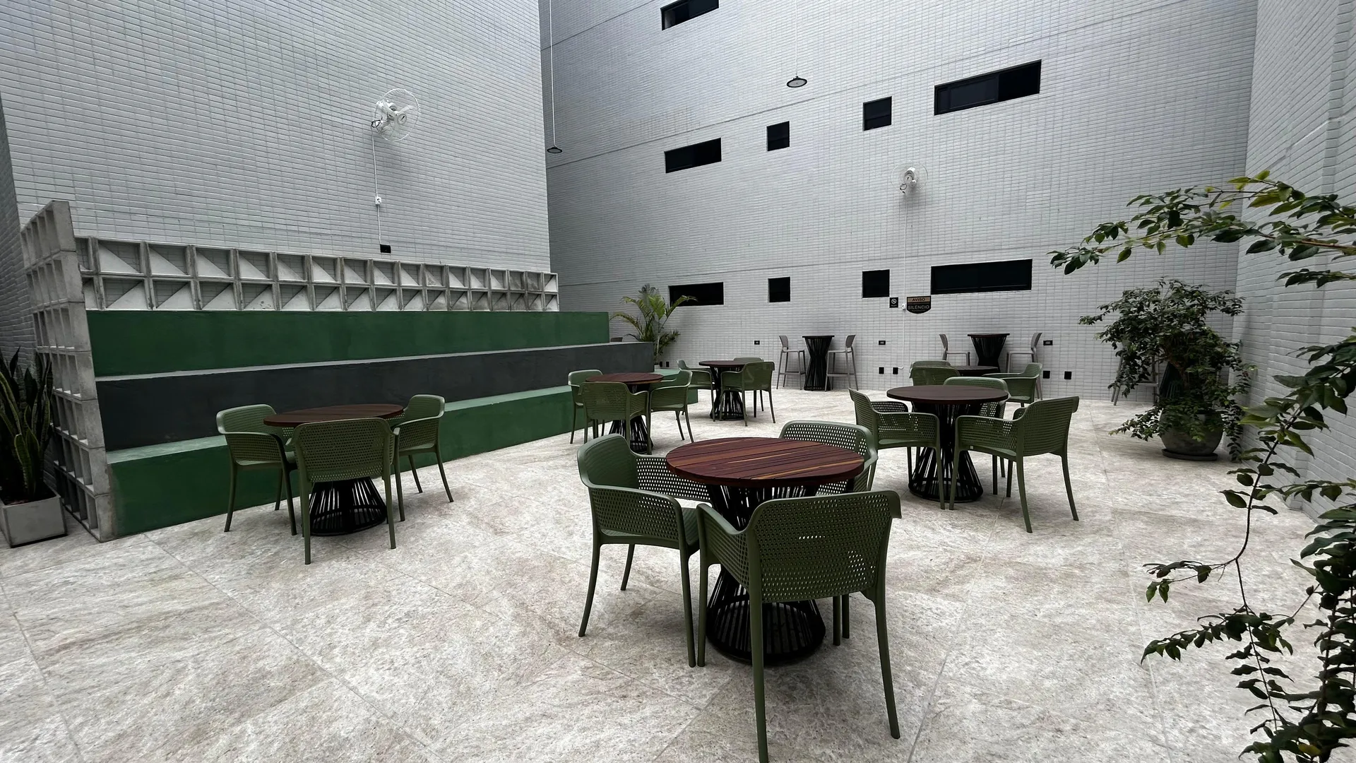 Furnished 2-bedroom apartment with a balcony — photo 17