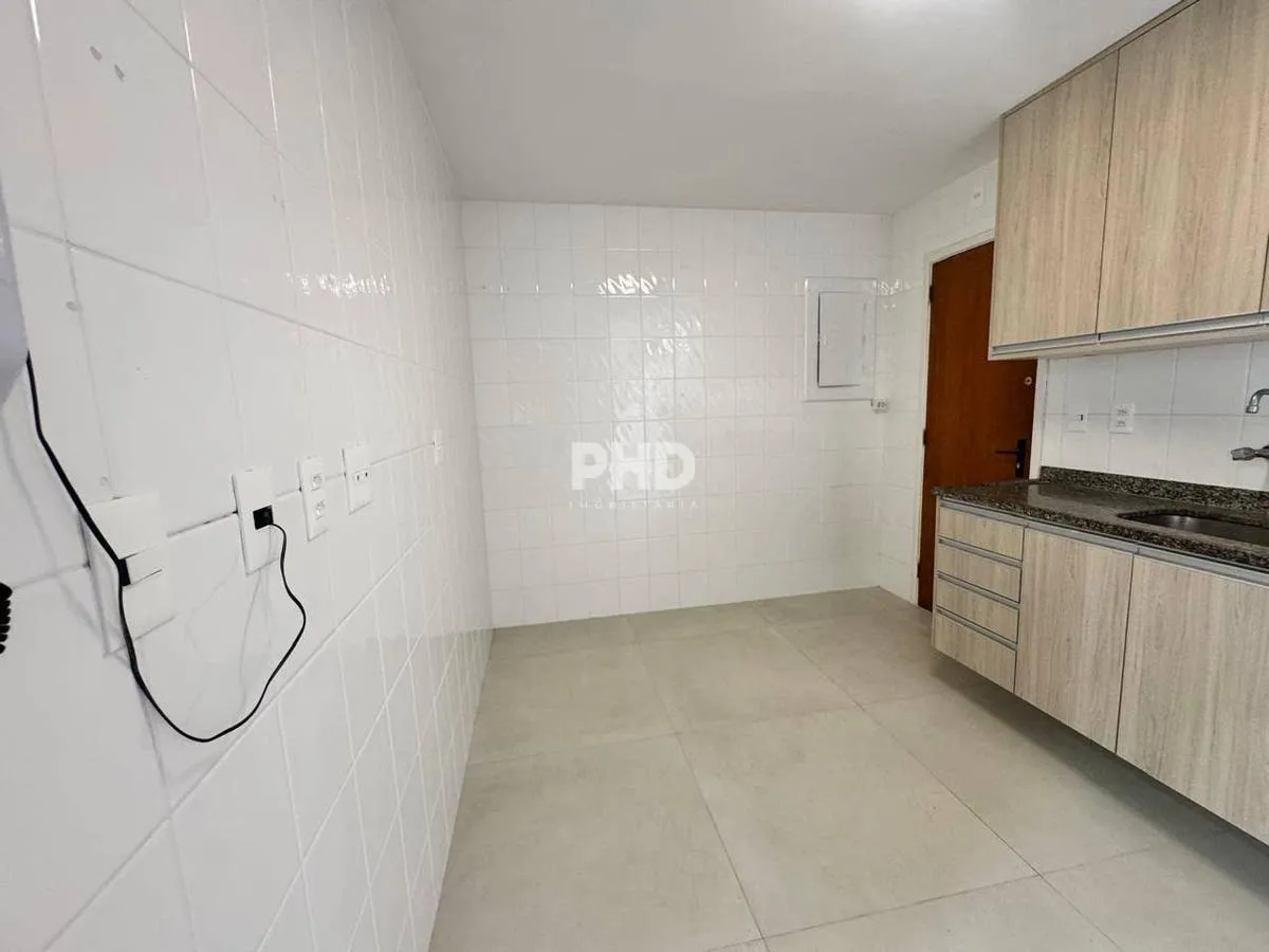 Apartment, 183 m², with a grill on the balcony — photo 6