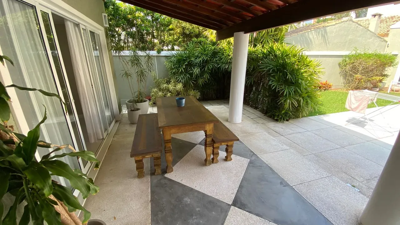500 m² house with 4 bedrooms and a terrace — photo 15