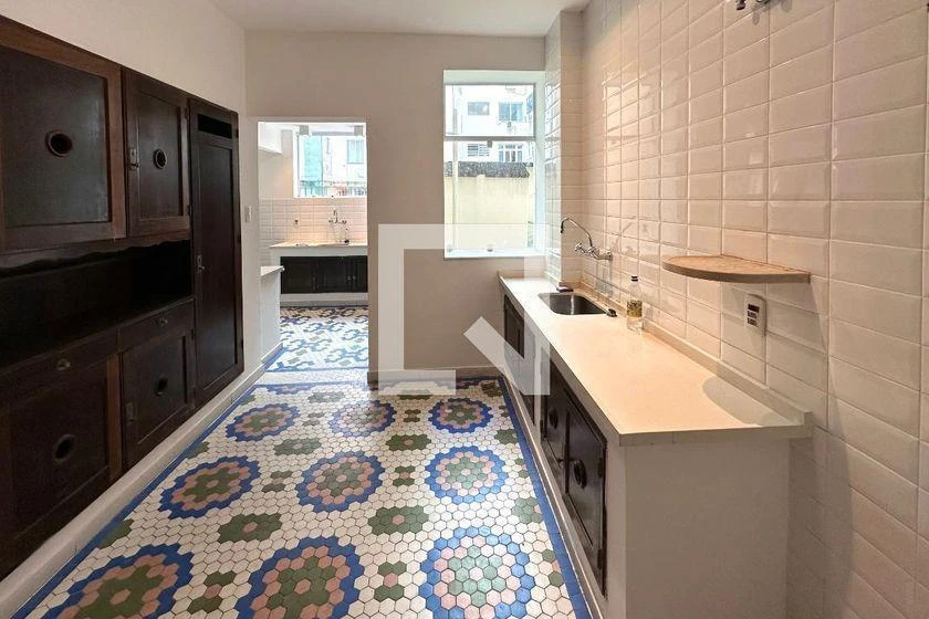 Unfurnished 260 m² apartment with 4 en-suite bedrooms — photo 32