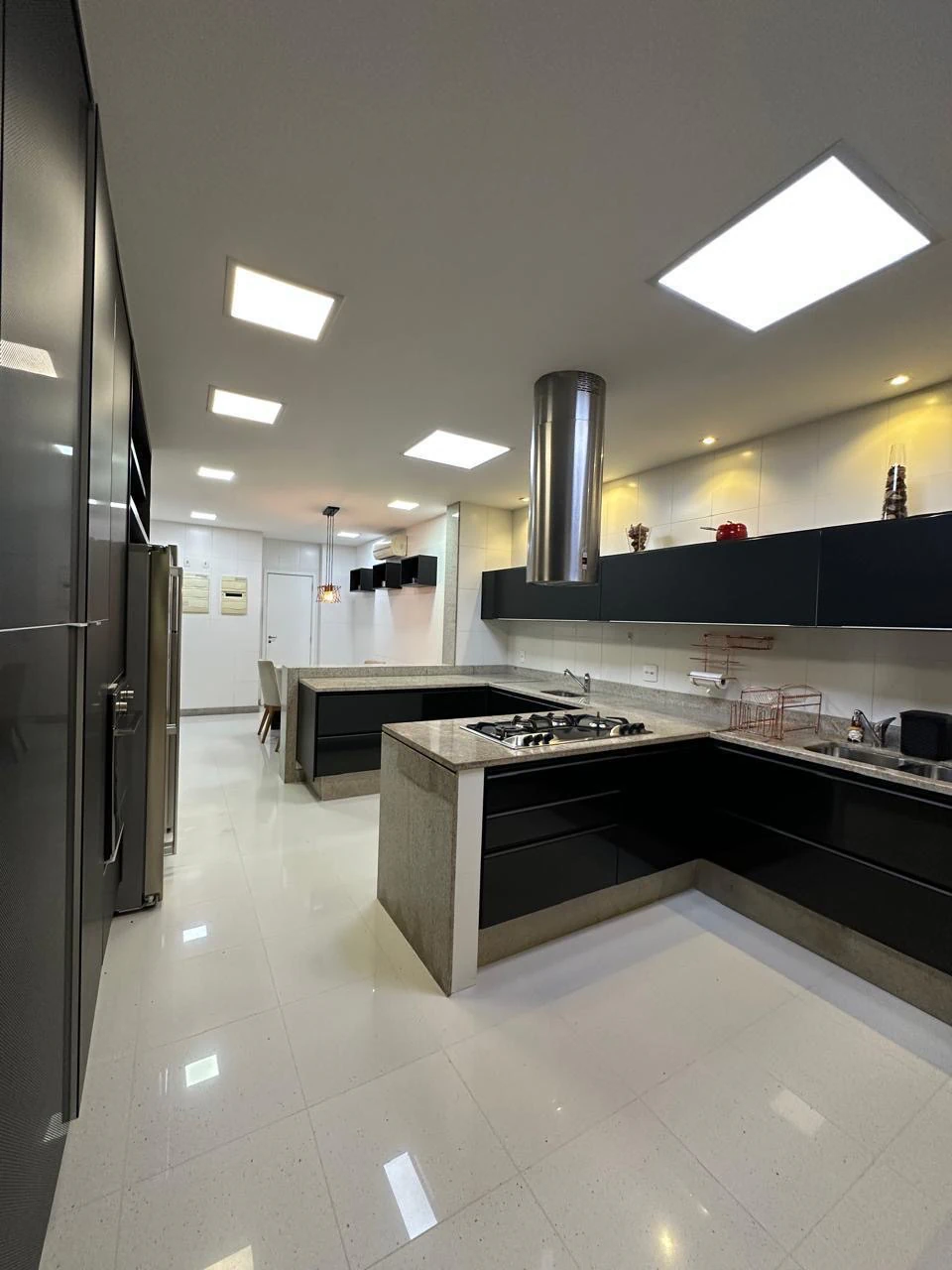 Apartamento mobiliado reformado com 4 suítes e 392 m² — photo 28