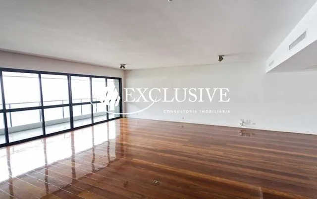 Residential apartment with 4 bedrooms and enclosed balcony — photo 3