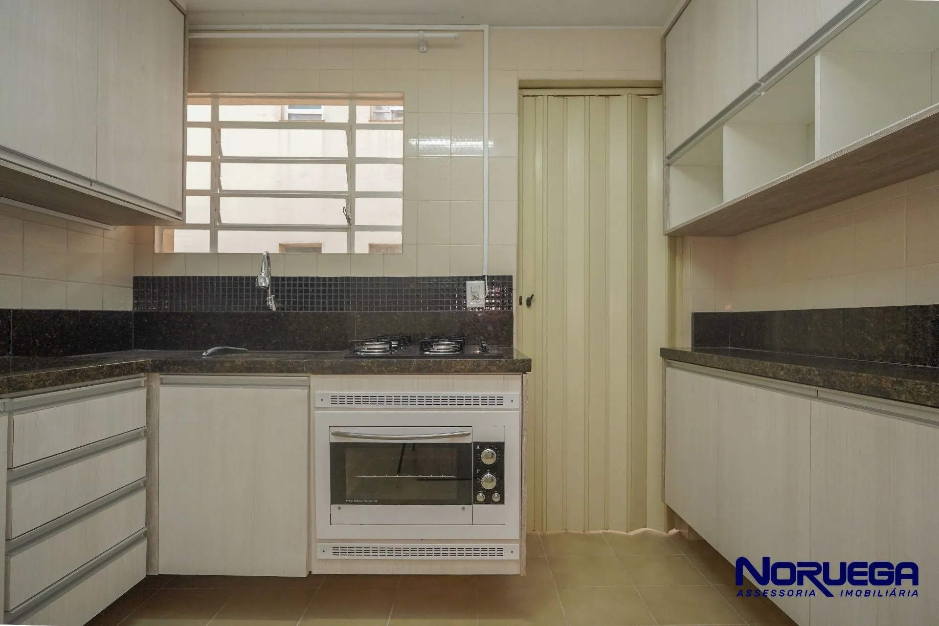 Apartment, 63 m², with wood or laminate floors — photo 2