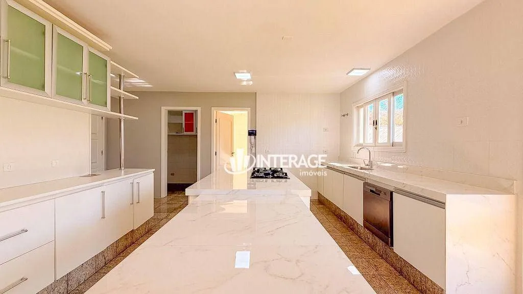 Condo house with private garden and laundry area — photo 11