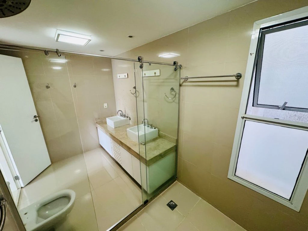 Furnished 3-bedroom apartment with an outdoor pool — photo 25