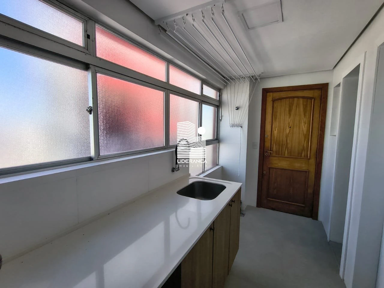 3-bedroom apartment with a home office — photo 13