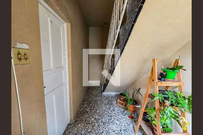 Wood or laminate floors in a one-bedroom apartment, 42 m² — photo 3