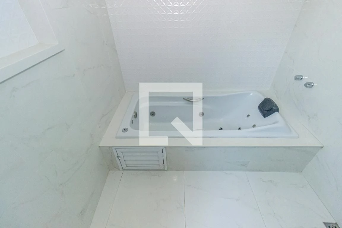 420 m² house with a jacuzzi and a private pool — photo 46