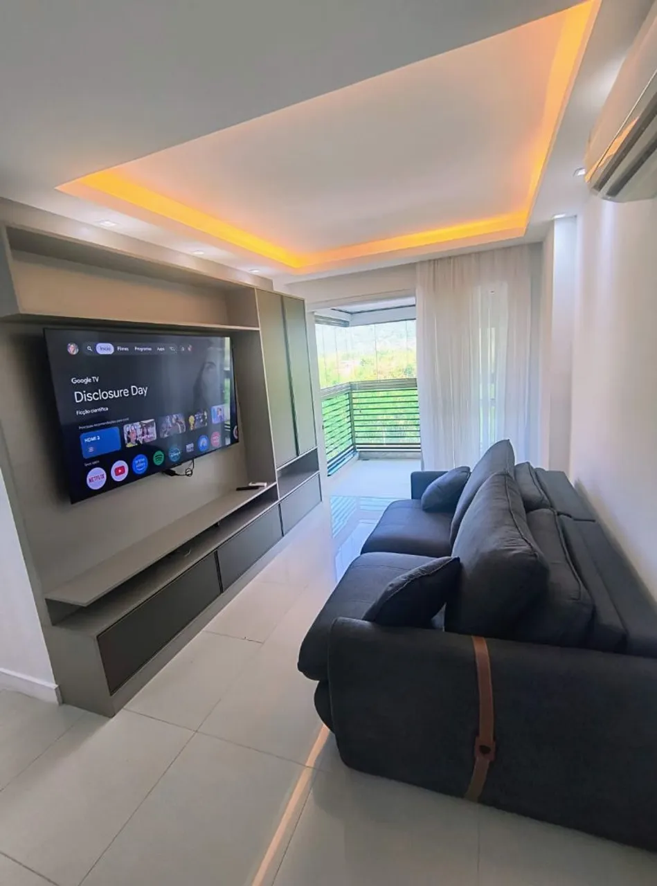 82 m² apartment with a home office and a walk-in closet