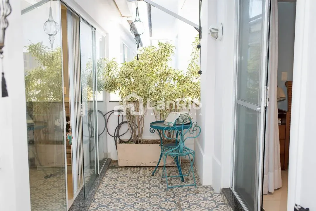 House with 4 bedrooms and 4 suites, balcony with grill — photo 37