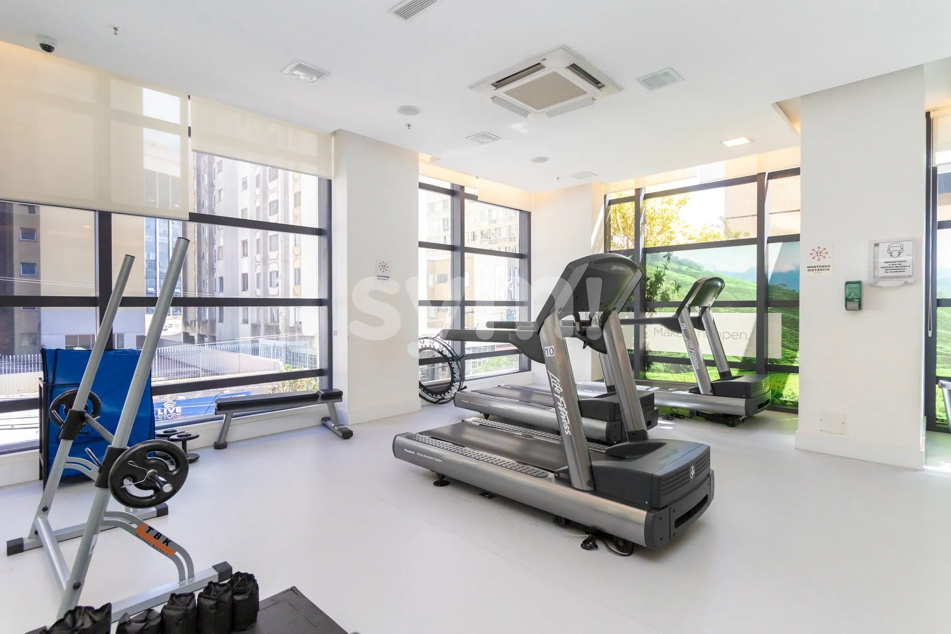 Furnished 2-bedroom apartment with a balcony grill — photo 40