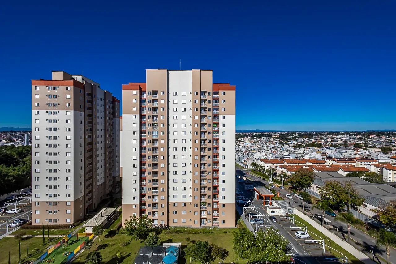 2-bedroom apartment with wood or laminate floors in Curitiba — photo 8