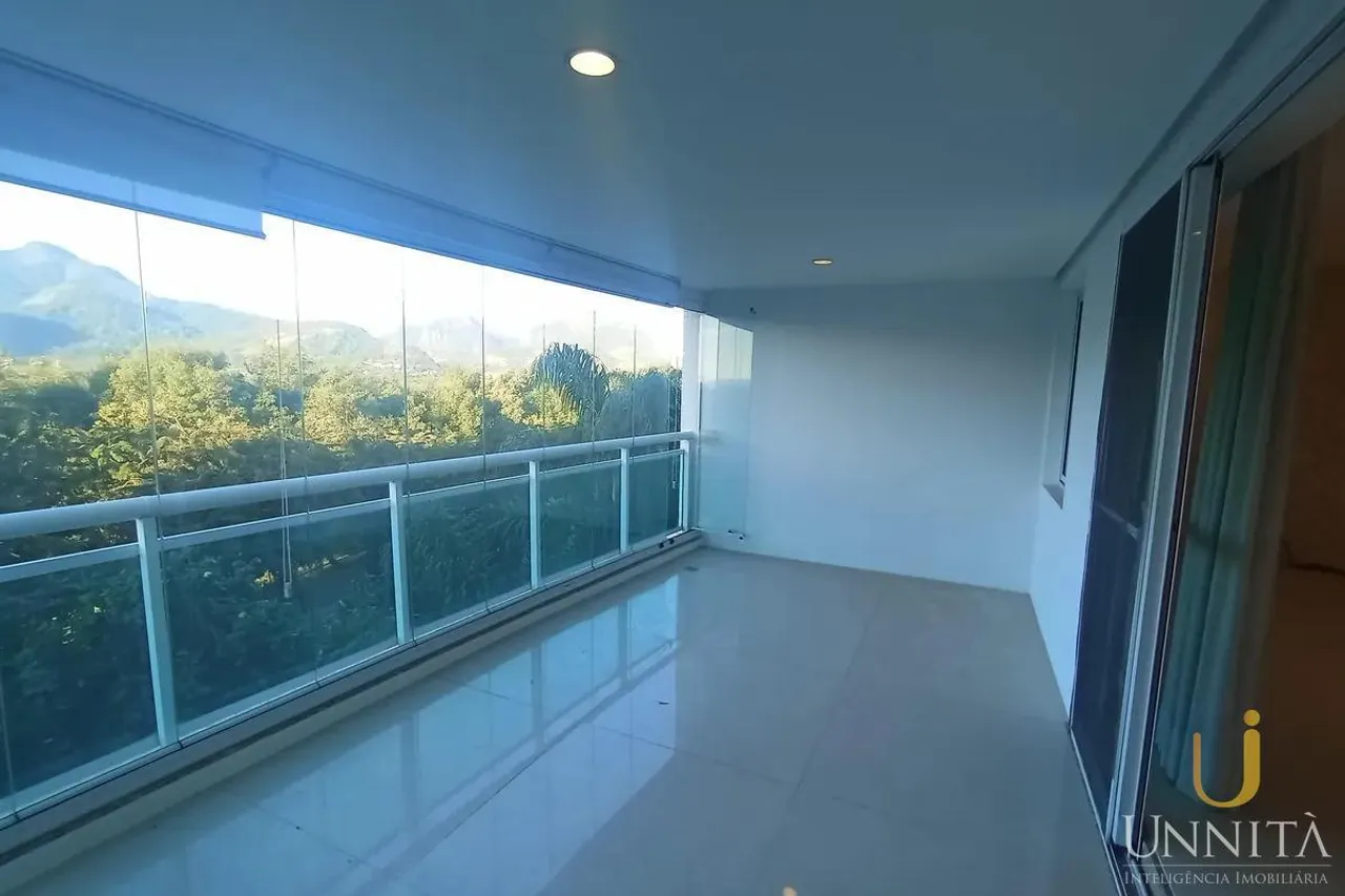 Unfurnished apartment with 3 bedrooms and 3 bathrooms — photo 5