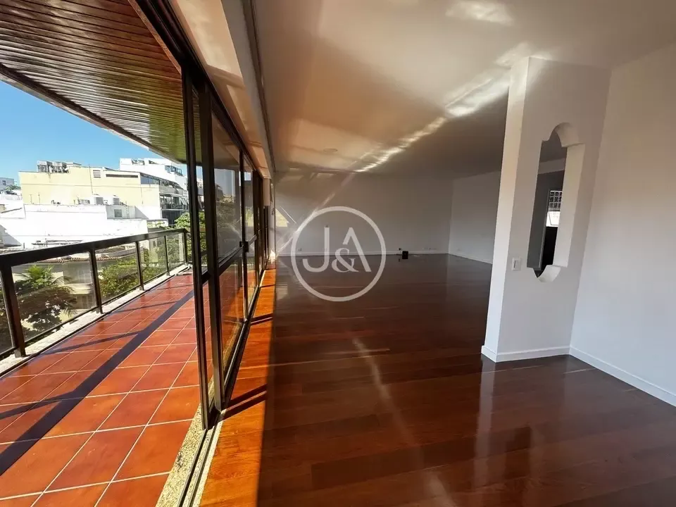 Rental apartment with 4 bedrooms and a separate kitchen — photo 8