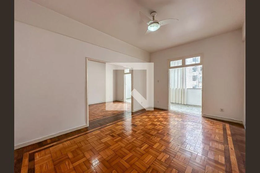 Apartamento de 3 quartos com piso de madeira ou laminado — photo 3
