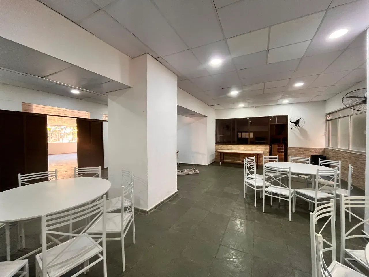 Furnished 3-bedroom apartment with gas open-plan kitchen — photo 34