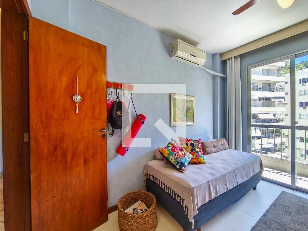 Furnished 4-bedroom apartment with balcony — photo 49