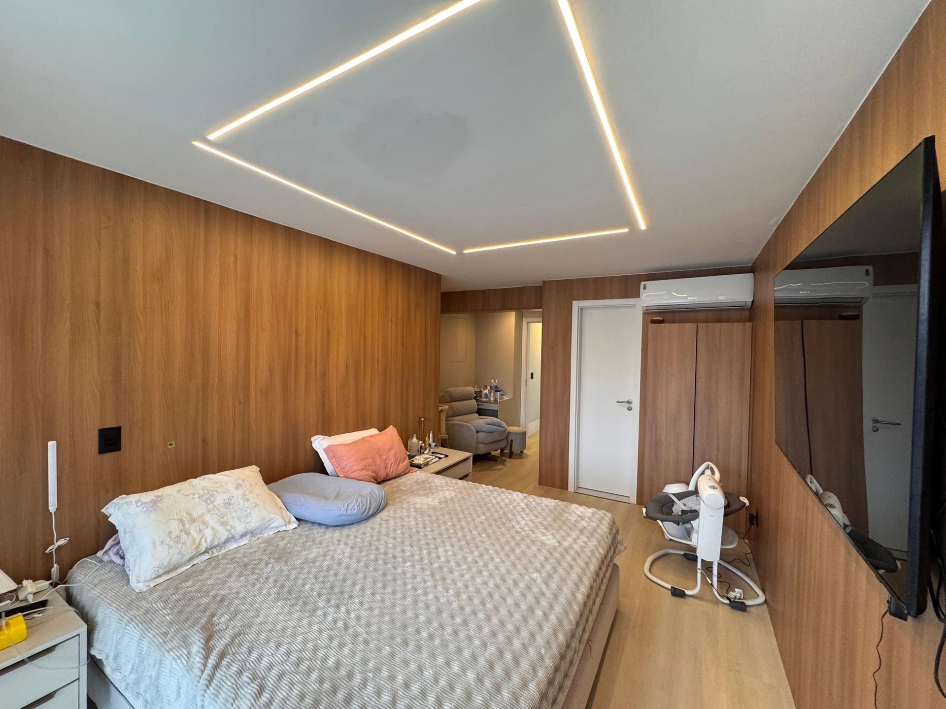 Будинок 280 м² із заскленим балконом та панорамними вікнами — photo 28