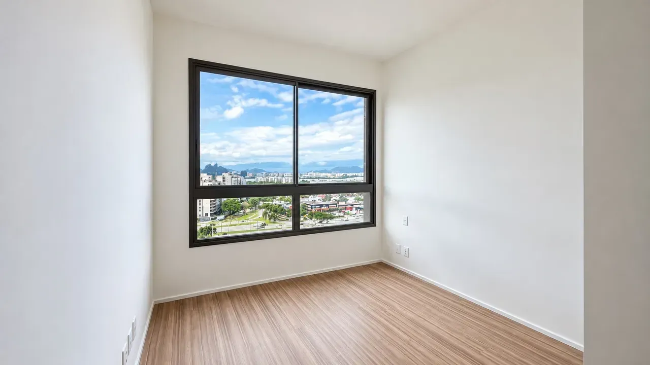 Glass-enclosed balcony in a 3-bedroom apartment, 115 m² — photo 24