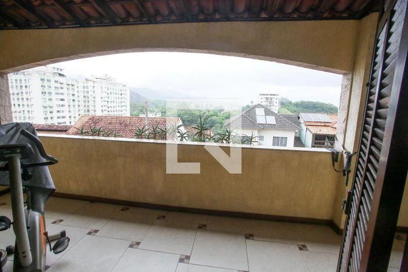 Furnished 400 m² house with 4 bedrooms and 4 bathrooms — photo 32