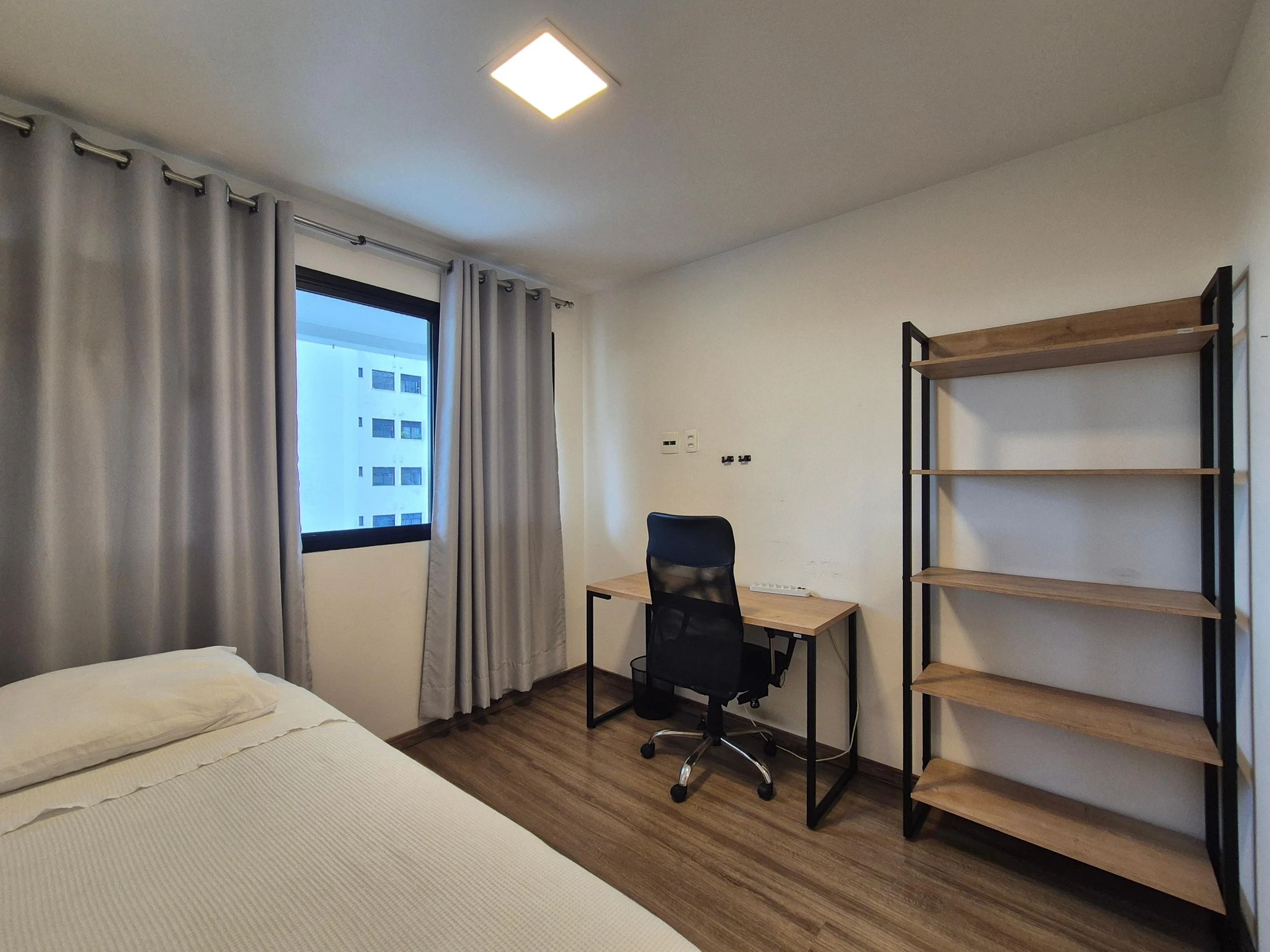 Furnished apartment with 2 en-suite bedrooms and 1 parking — photo 5