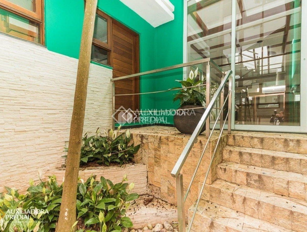 560 m² house with floor-to-ceiling windows and a home office — photo 14