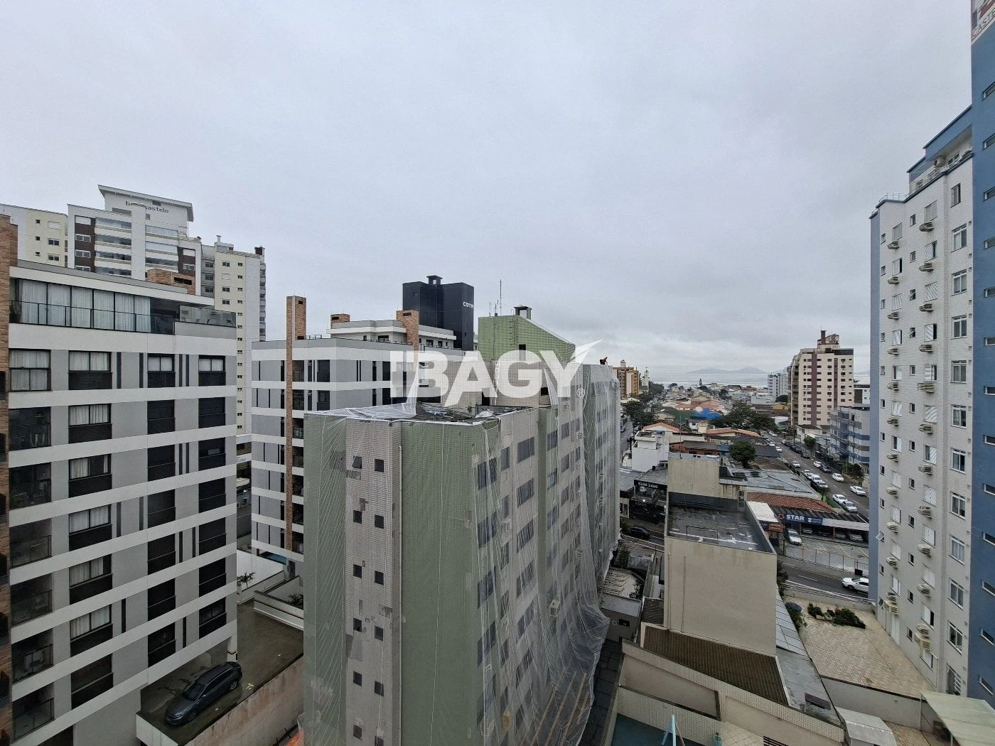 3-bedroom apartment with a bathtub in Florianópolis — photo 24