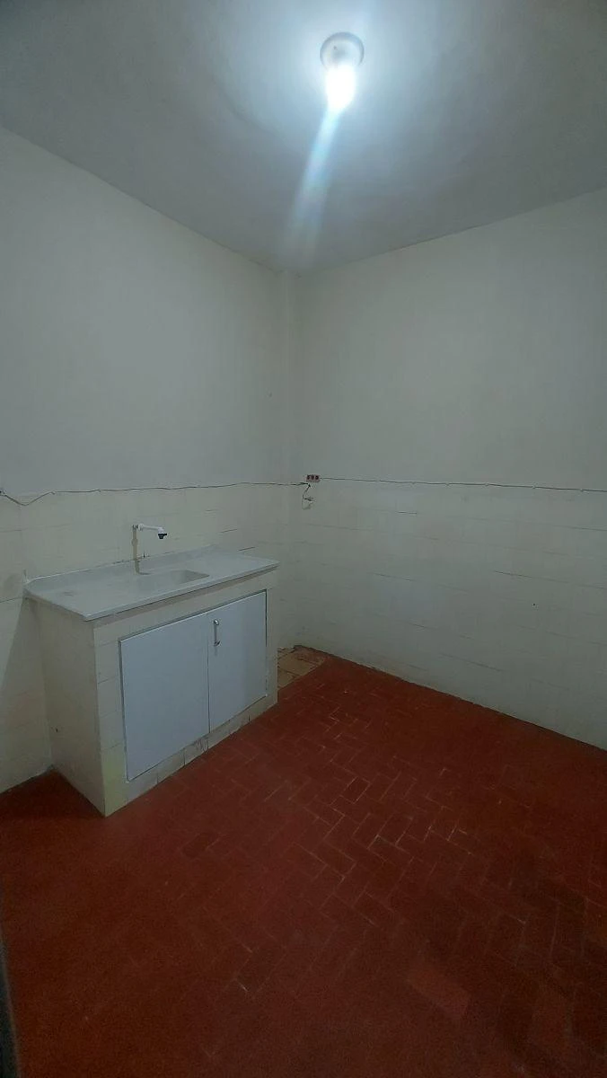 Unfurnished 30 m² apartment with a glass shower — photo 2