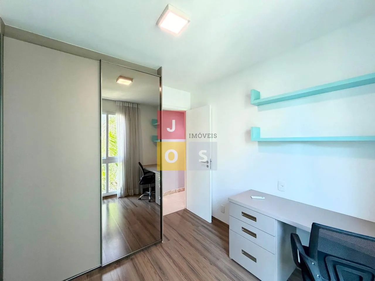 Furnished 4-bedroom suite apartment with 156 m² — photo 99