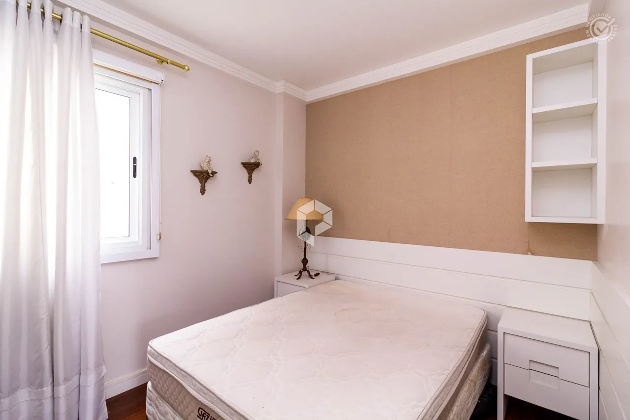 3-bedroom apartment with a glazed enclosed balcony — photo 17
