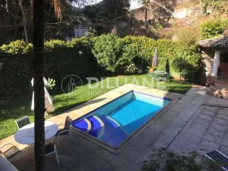 297 m² house with 6 bedrooms and 7 bathrooms — photo 19