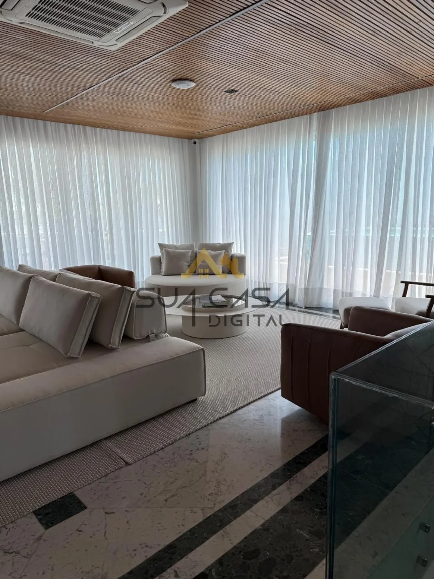 4-bedroom apartment with a water view — photo 9