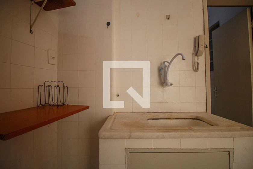 1 quarto e piso de madeira ou laminado: apartamento de 21 m² — photo 12