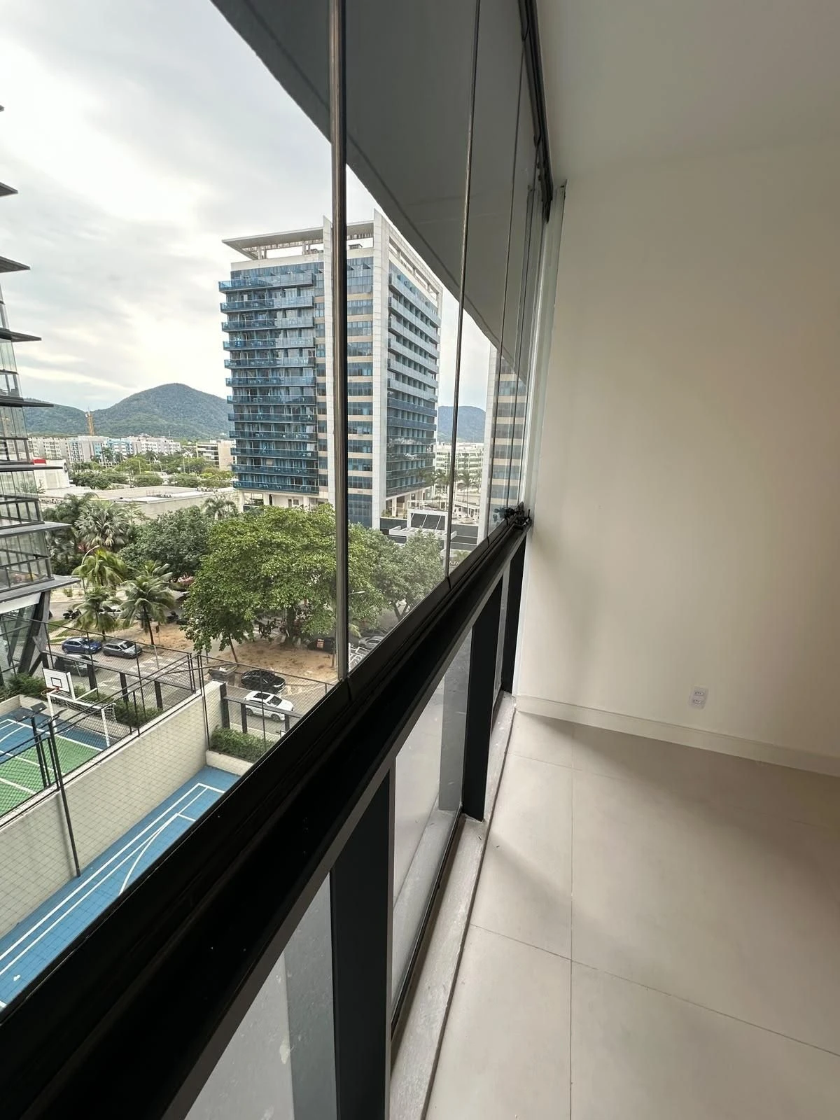 Floor-to-ceiling windows in a 2-bedroom apartment, 84 m² — photo 52