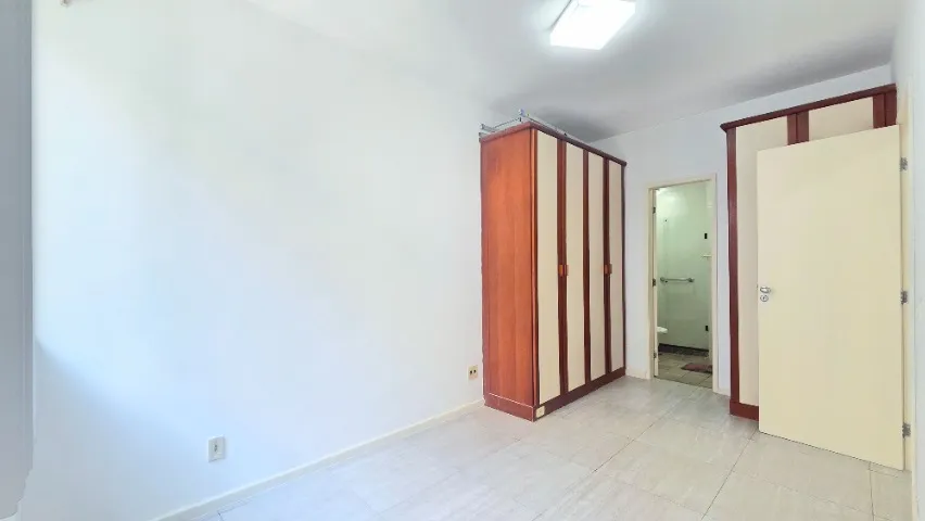 One-bedroom apartment in a building with a gym — photo 12